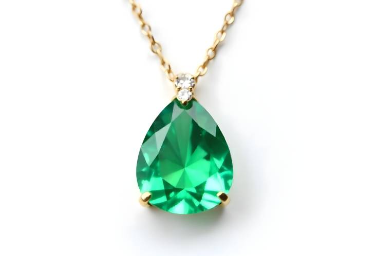 Vibrant Emerald Gemstone and Diamond Pendant Necklace